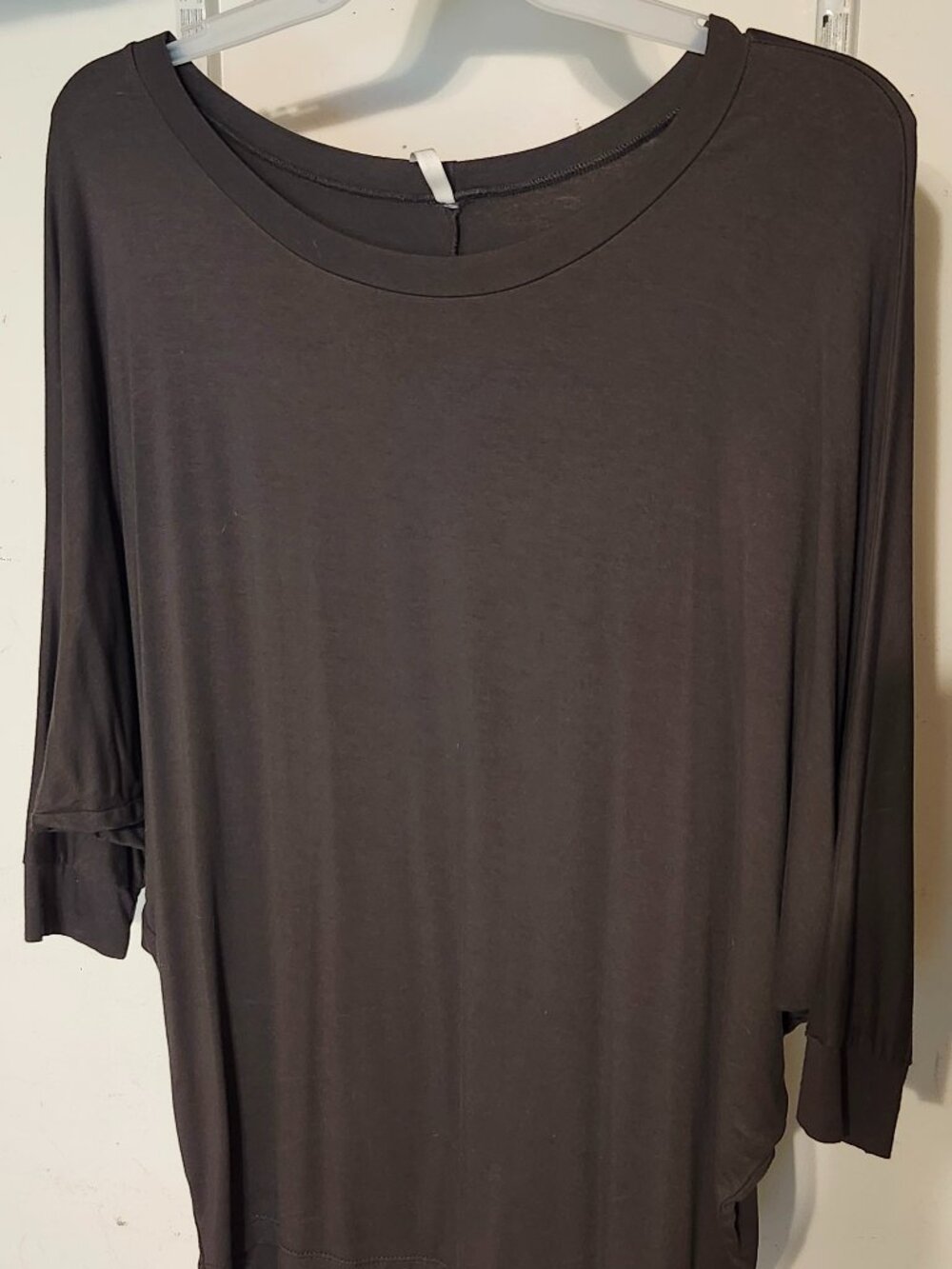 Jubilee Couture Women's Gray Half-Sleeve Scoop-Neck Top **USED**